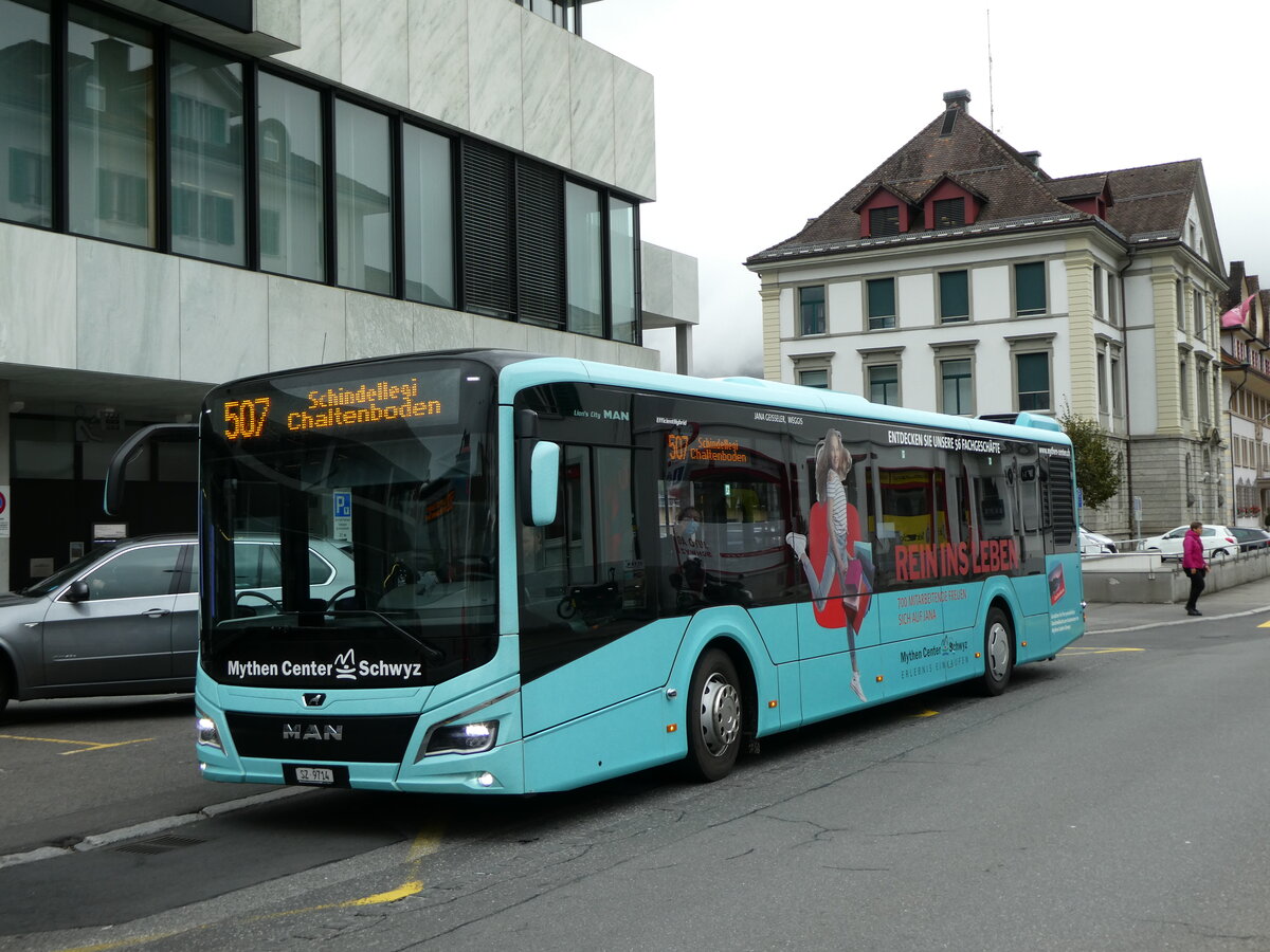 (229'632) - AAGS Schwyz - Nr. 14/SZ 9714 - MAN am 22. Oktober 2021 in Schwyz, Zentrum