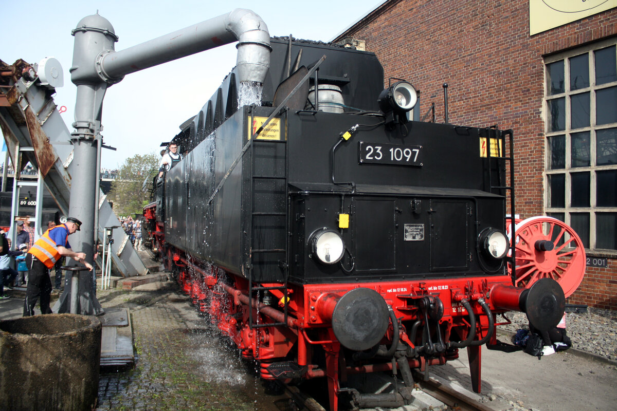 23 1097 (35 1097) unterwegs zum Wasserkrahn zum Wasser nehmen im Bw Dresden Altstadt am 13.4.24