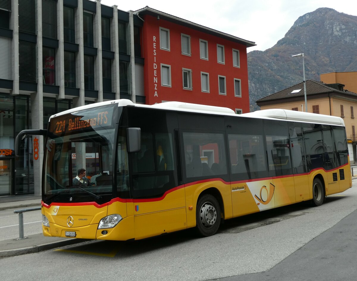 (230'446) - AutoPostale Ticino - TI 326'910 - Mercedes am 10. November 2021 beim Bahnhof Biasca