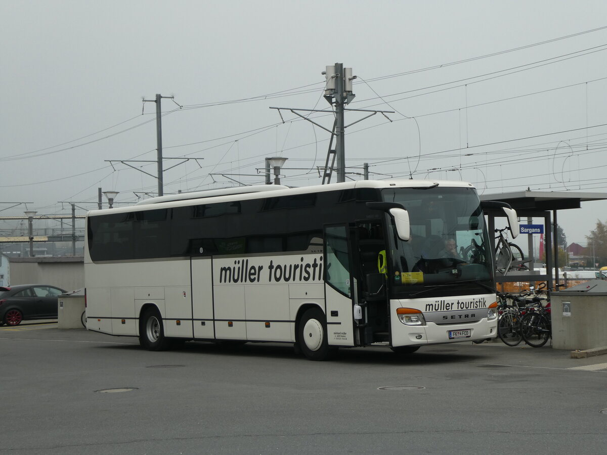 (230'570) - Aus Oesterreich: Mller, Frastanz - FK 4 FCD - Setra am 12. November 2021 beim Bahnhof Sargans