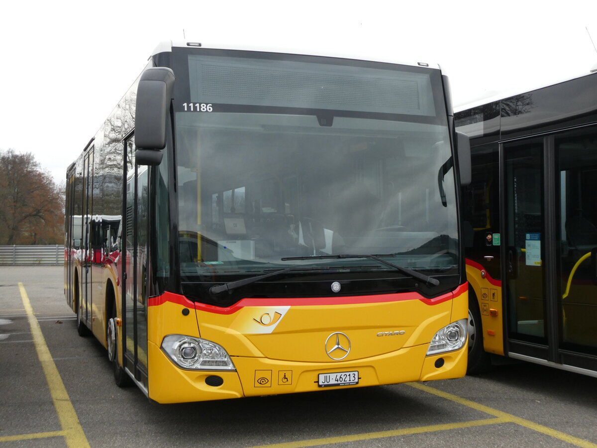 (230'613) - CarPostal Ouest - JU 46'213 - Mercedes am 13. November 2021 in Develier, Parkplatz