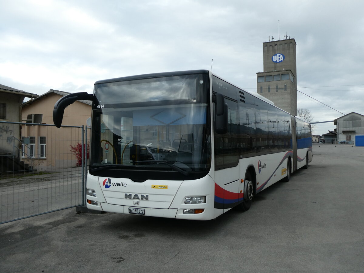 (230'696) - PostAuto Nordschweiz - NE 165'372 - MAN (ex AG 271'190) am 13. November 2021 beim Bahnhof Moudon (Einsatz CarPostal)