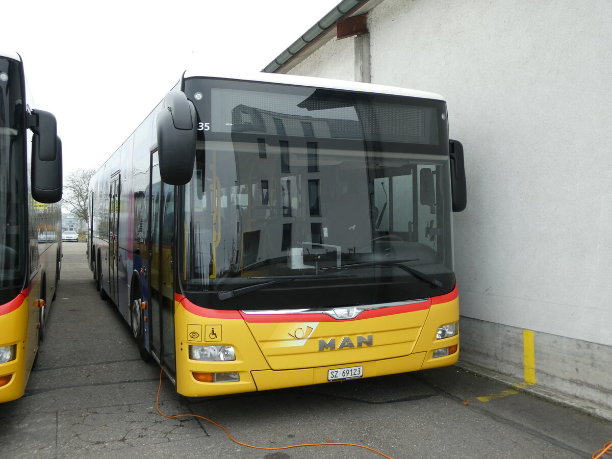 (230'852) - Lienert&Ehrler, Einsiedeln - SZ 69'123 - MAN (ex Schuler, Feusisberg) am 21. November 2021 in Pfffikon, Garage