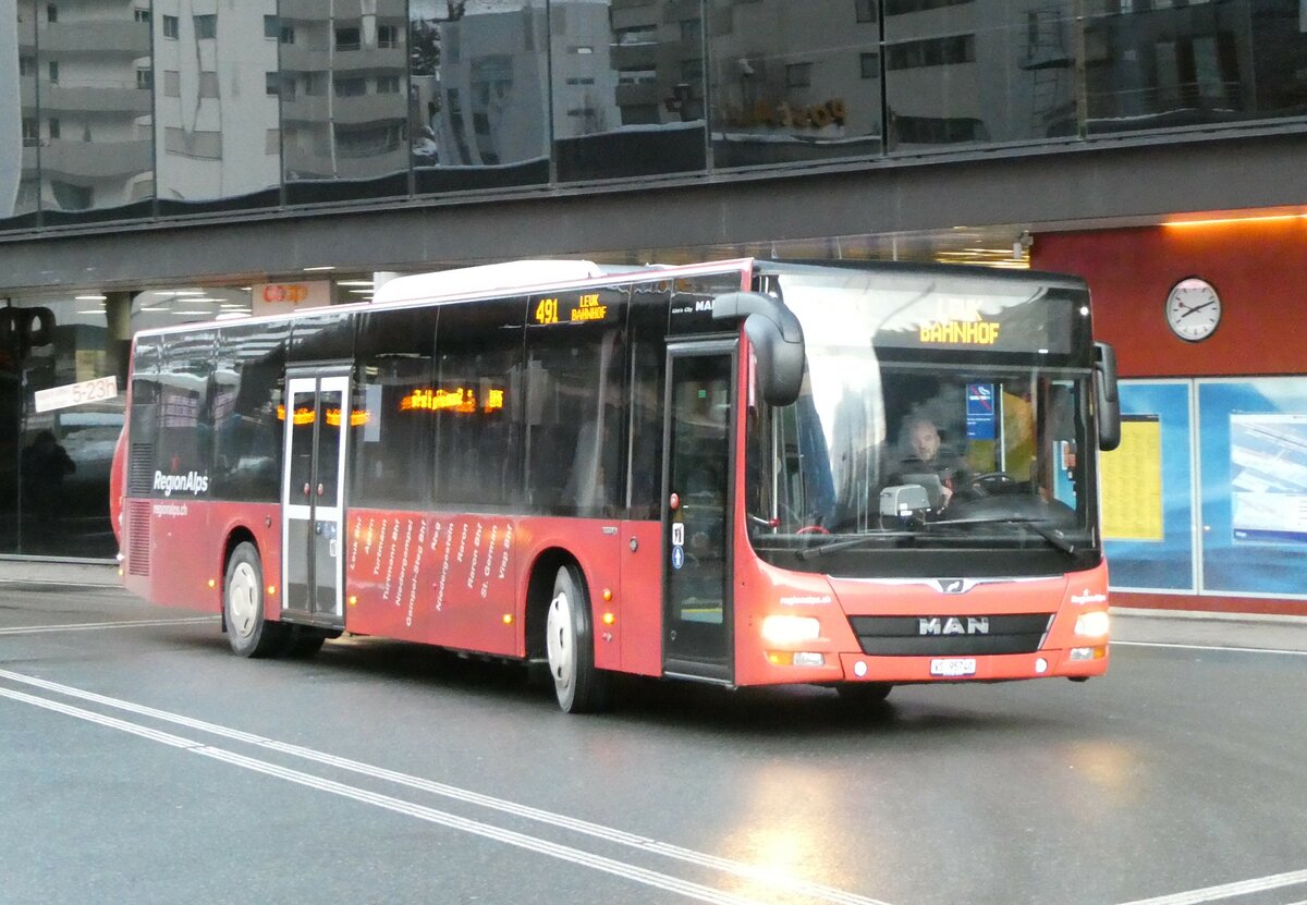 (231'131) - Ruffiner, Turtmann - VS 95'740 - MAN am 12. Dezember 2021 beim Bahnhof Visp