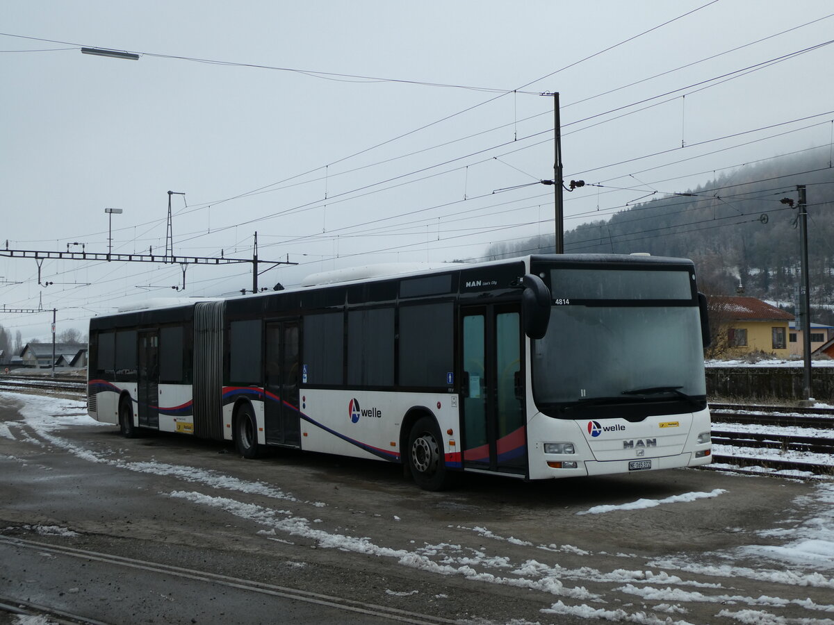 (231'134) - PostAuto Nordschweiz - NE 165'372 - MAN (ex AG 271'190) am 12. Dezember 2021 beim Bahnhof Moudon (Einsatz CarPostal)