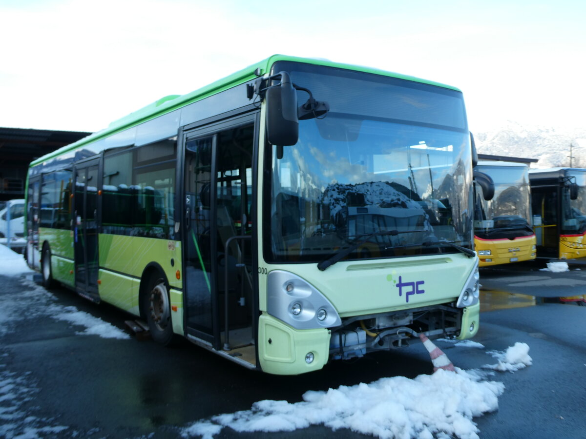 (231'161) - TPC Aigle - Nr. 300 - Irisbus am 12. Dezember 2021 in Collombey, Garage