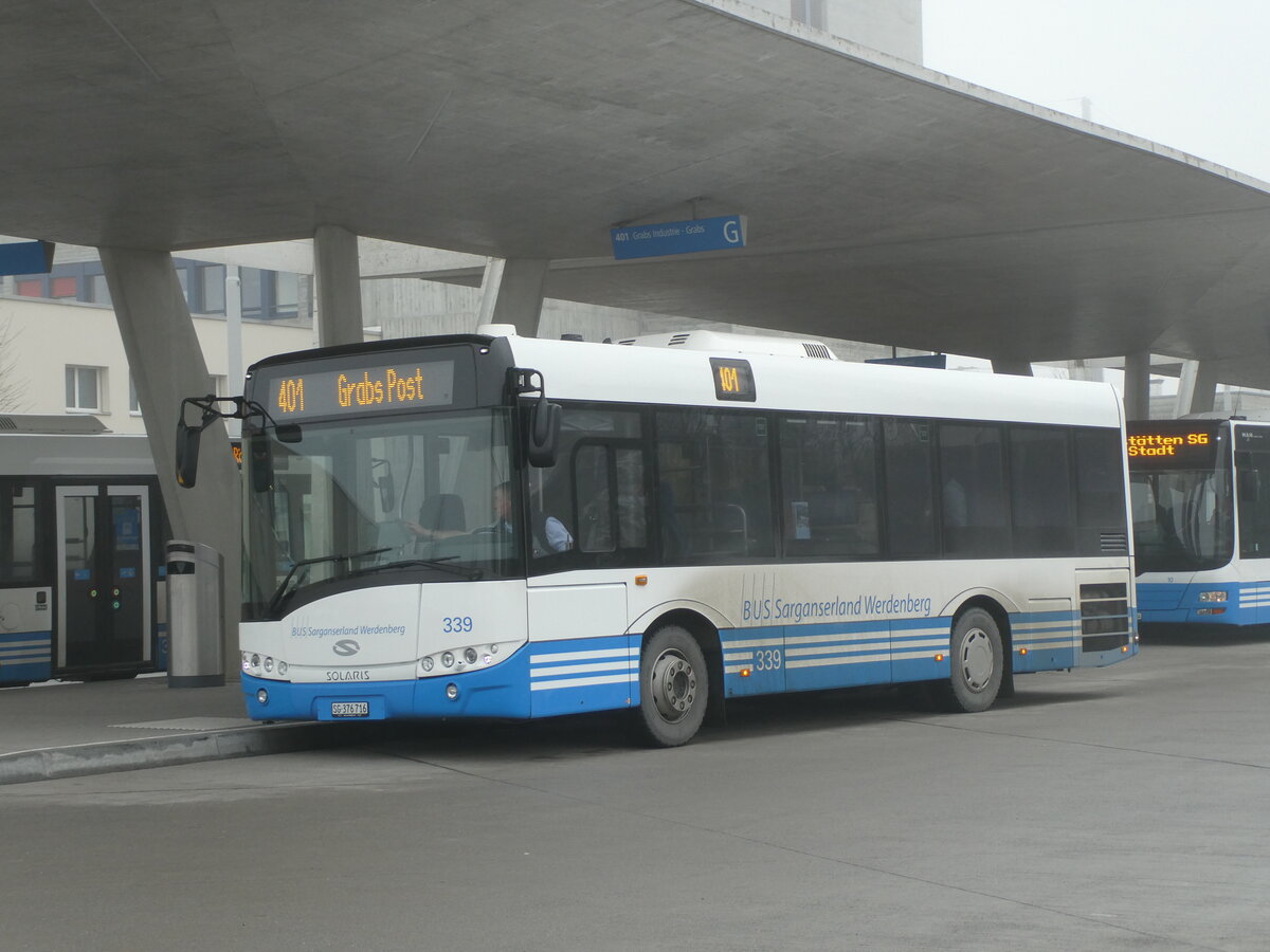 (231'298) - BSW Sargans - Nr. 339/SG 376'716 - Solaris am 15. Dezember 2021 beim Bahnhof Buchs