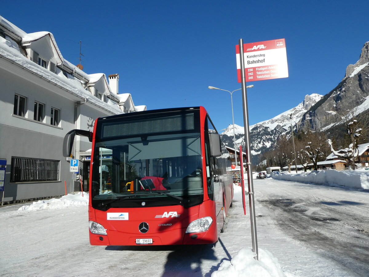 (231'373) - AFA Adelboden - Nr. 92/BE 19'692 - Mercedes am 16. Dezember 2021 beim Bahnhof Kandersteg