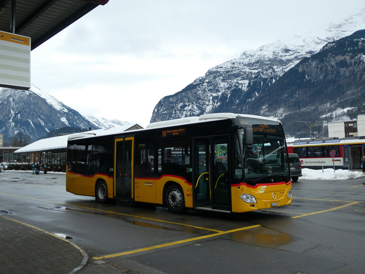 (231'595) - Flck, Brienz - Nr. 23/BE 868'723 - Mercedes am 26. Dezember 2021 in Meiringen, Postautostation