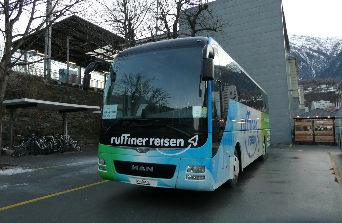 (231'698) - Ruffiner, Turtmann - VS 460'622 - MAN am 2. Januar 2022 beim Bahnhof Brig