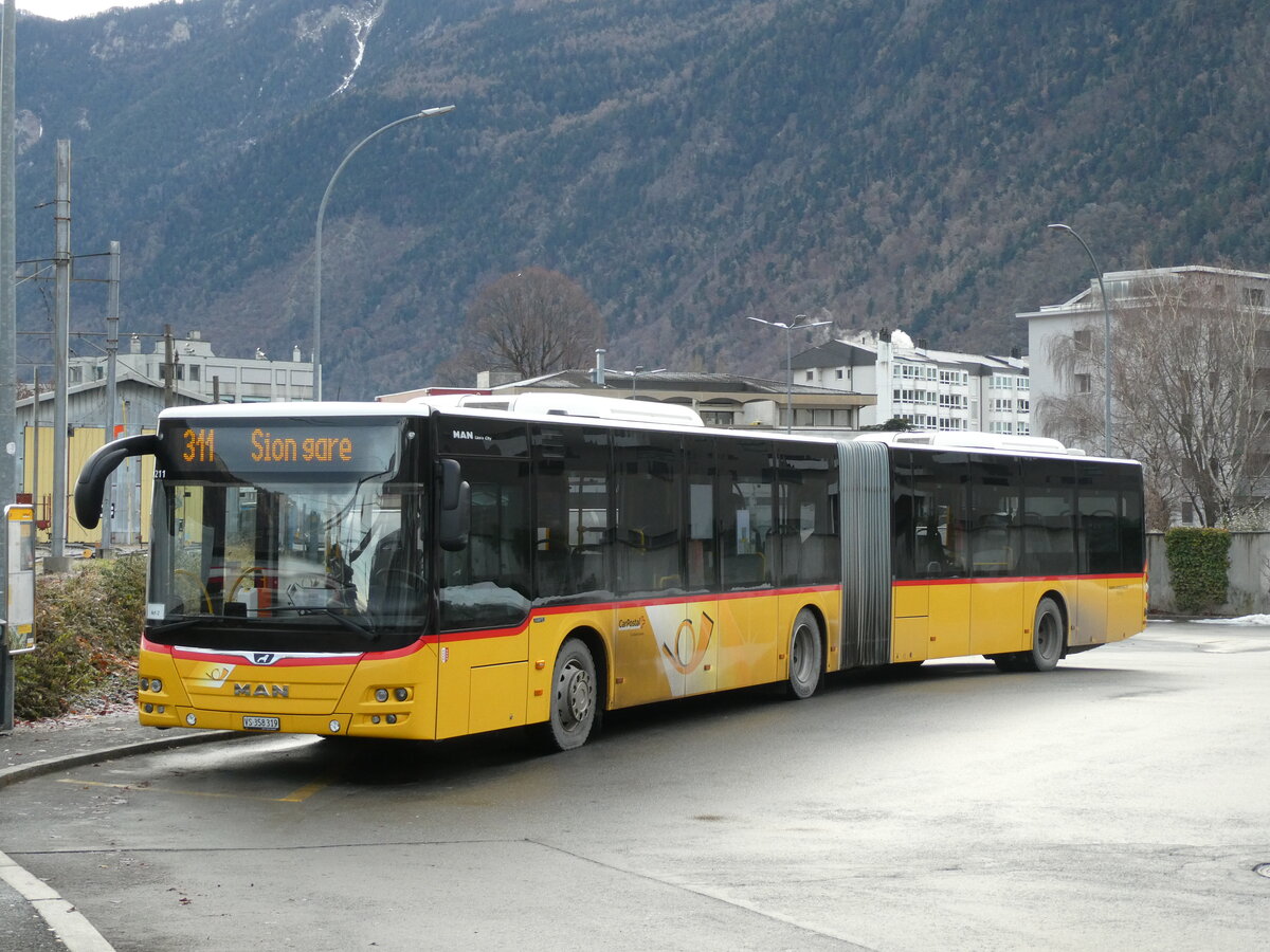 (231'700) - PostAuto Wallis - VS 358'319 - MAN (ex TMR Martigny Nr. 142) am 2. Januar 2022 beim Bahnhof Martigny