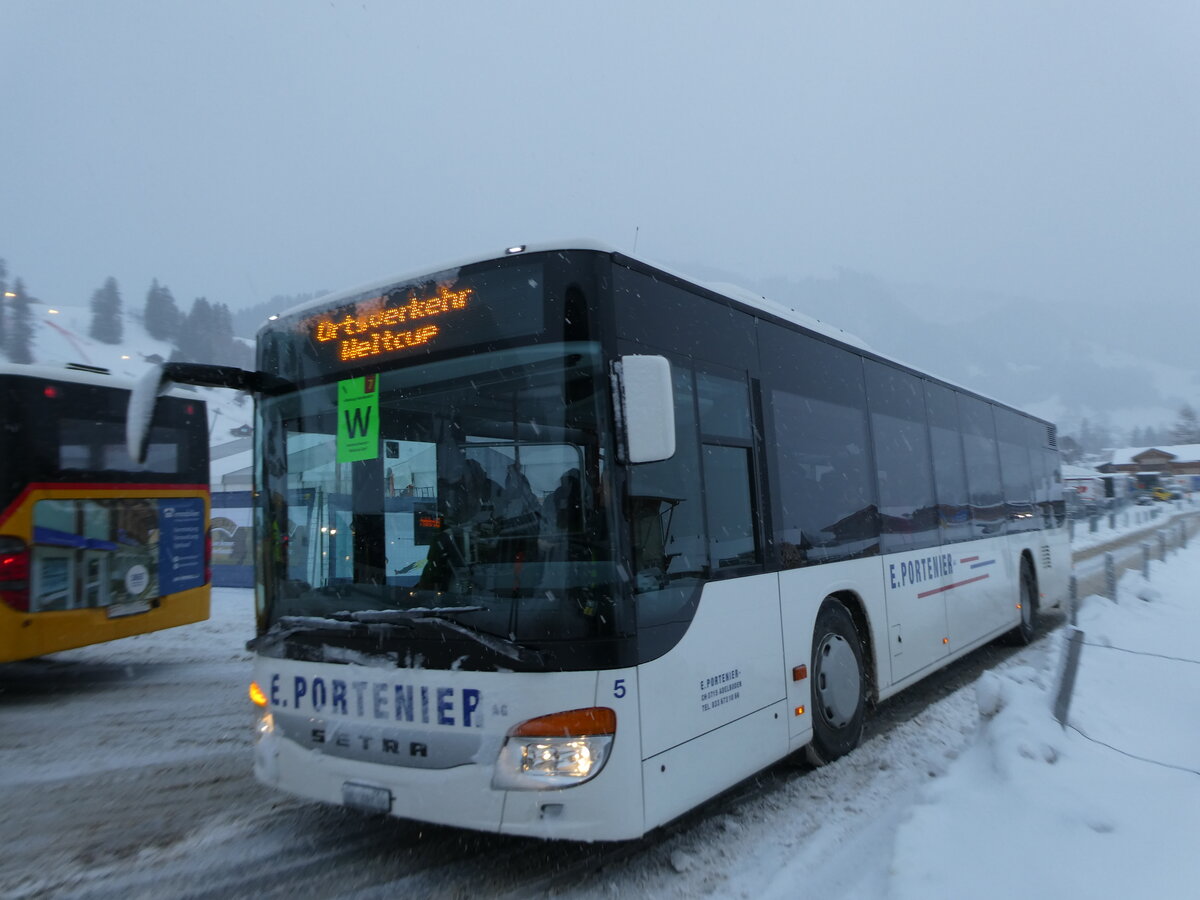 (231'840) - Portenier, Adelboden - Nr. 5/BE 26'710 - Setra am 9. Januar 2022 in Adelboden, Weltcup