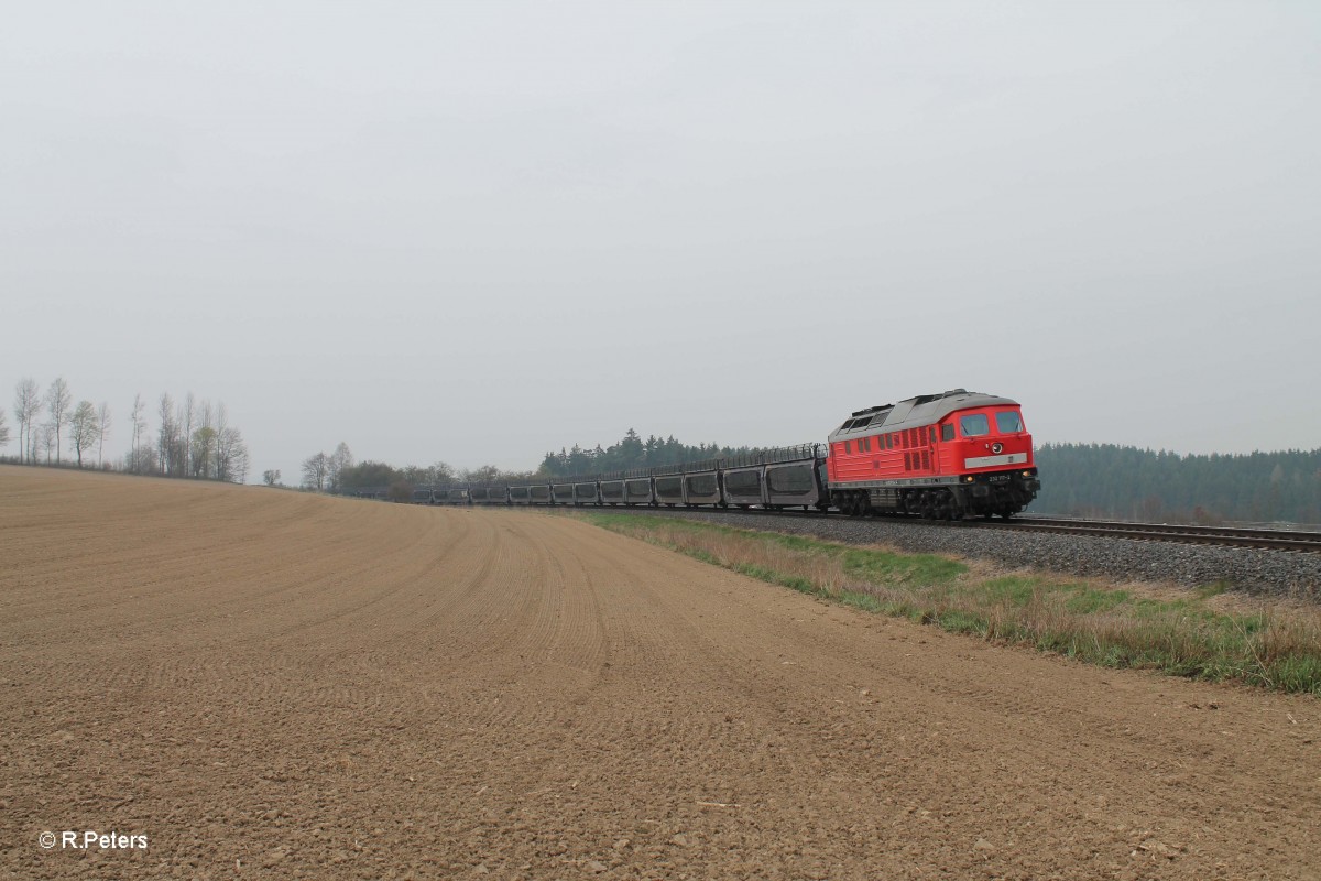 232 117-2 mit einem leeren Autozug nach Cheb bei Brand.05.04.14