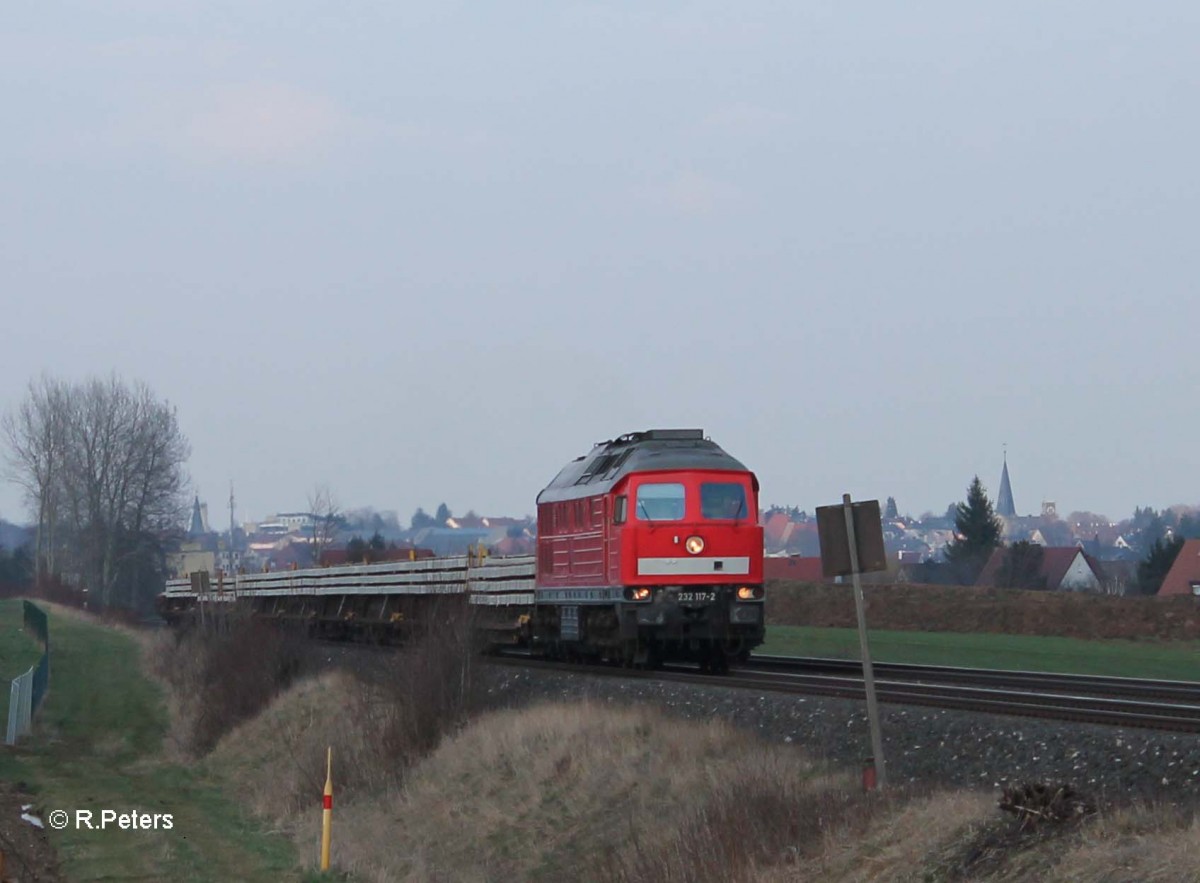 232 117 mit dem Frankenwaldumleiter EZ 51651 NHO - NN bei Waldershof. 26.03.14 