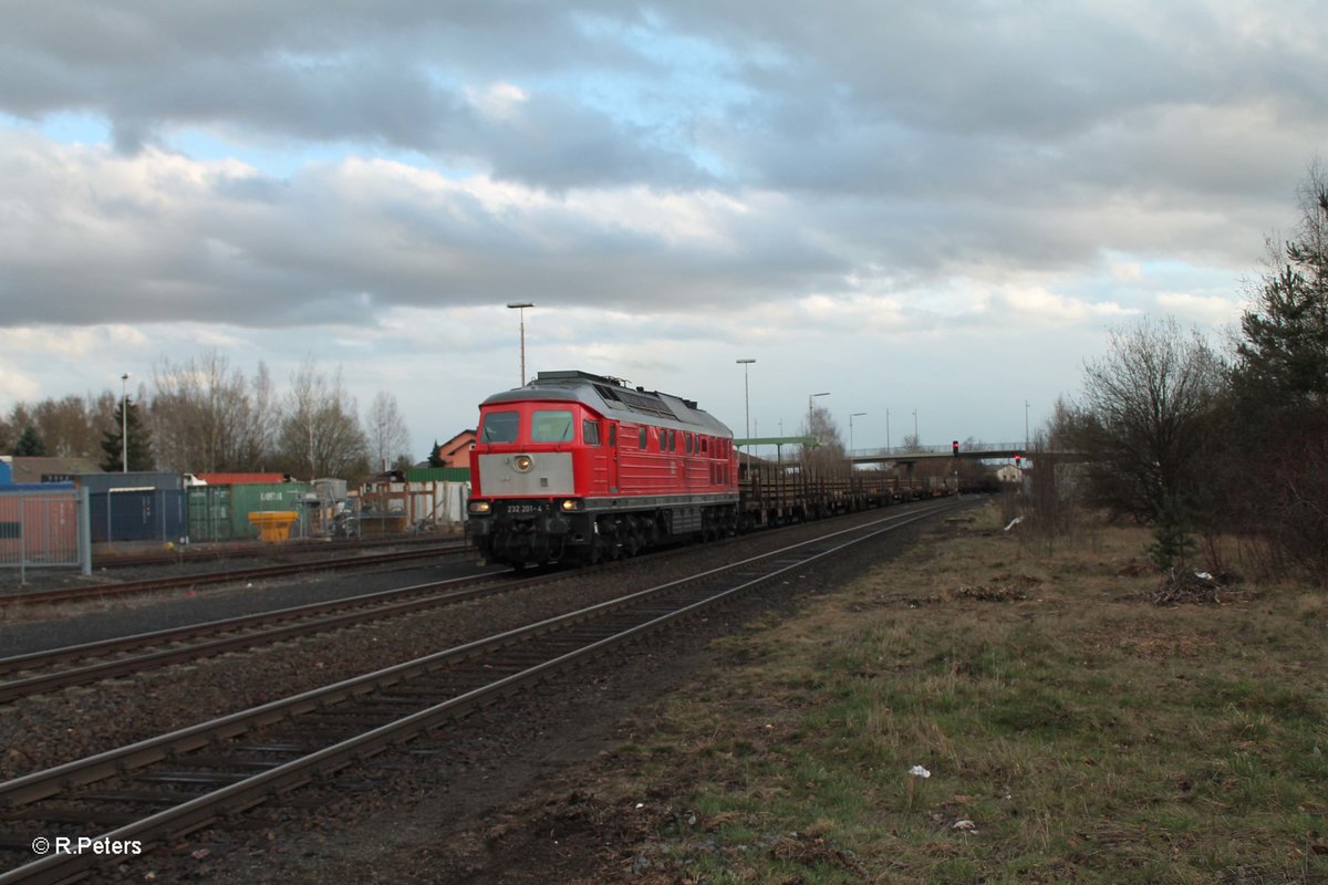 232 201-4 erreicht Wiesau mit dem 51724 Nürnberg - Leipzig Engelsdorf. 29.03.16