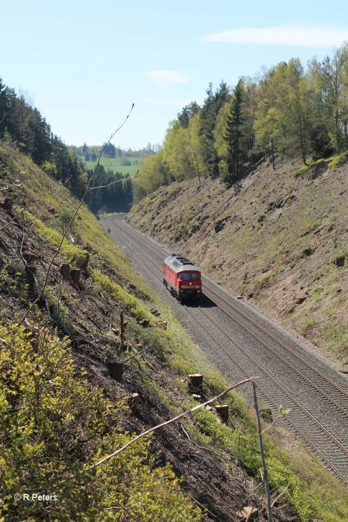 232 209 kommt als Tfzf aus Nürnberg nach Cheb bei Ritlasreuth vorbei. 17.04.14