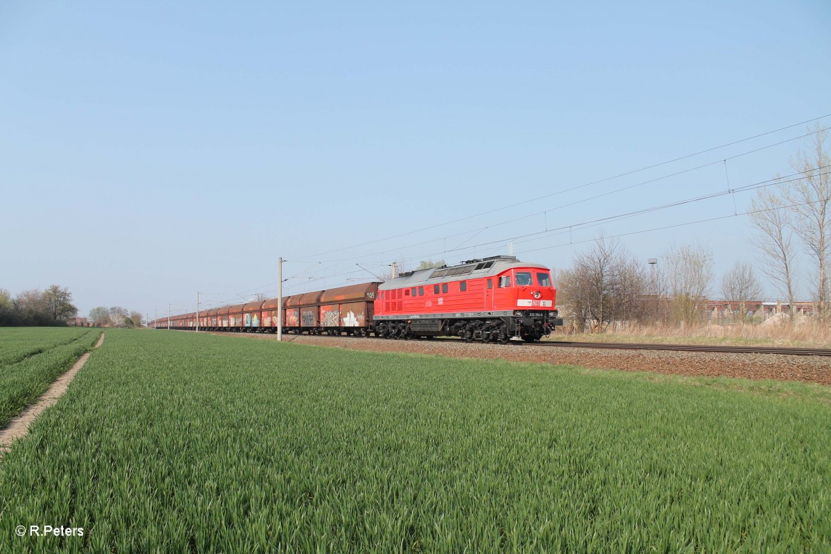 232 254-3 mit Kohlezug bei Podelwitz kurz vor Leipzig. 29.03.14