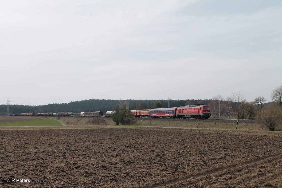 232 330 mit dem 51723 Nürnberg - Leipzig Engeldsorf kurz vor Marktleuthen 03.04.16