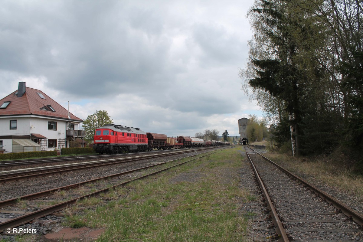 232 359-0 zieht den Frankenwald Umleiter EZ51744 Nürnberg - Leipzig Engelsdorf durch Pechbrunn. 16.04.14