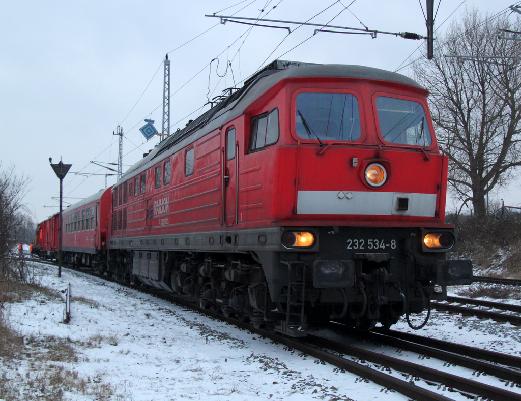 232 534-8 mit dem Rostocker Hilfszug im Bahnhof Rostock-Bramow.29.01.2014