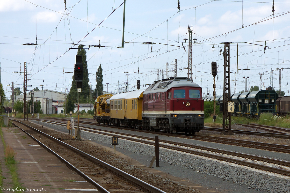 232 550-4 DGT - Deutsche Gleis- und Tiefbau GmbH mit einem Bauzug in Magdeburg-Eichenweiler. 15.07.2014