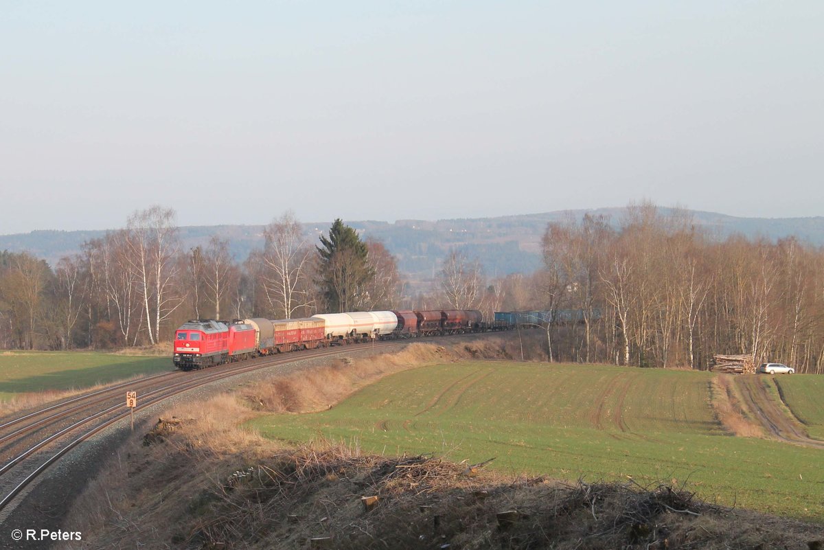 232 571-0 + 145 052 ziehen bei Unterthölau den EZ 51724 aus Nürnberg nach Leipzig. 24.03.17