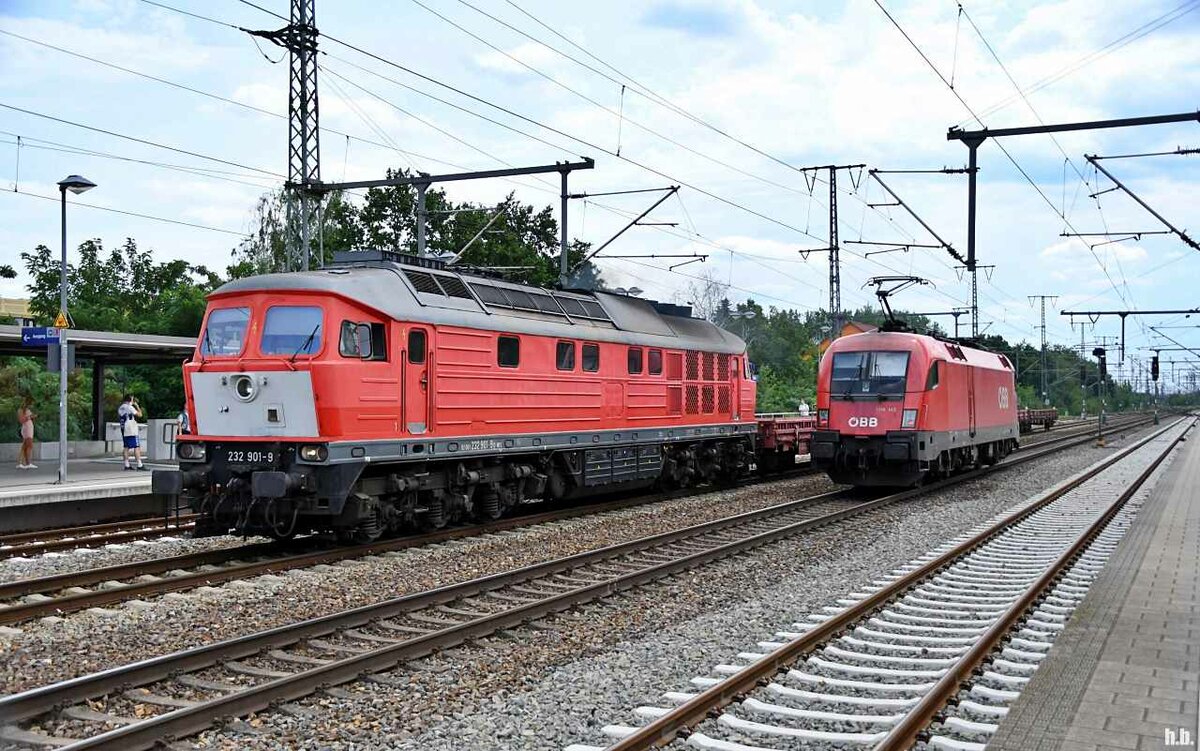 232 901-9 fuhr mit einen schotterzug durch golm bei potsdam,im hintergrund 1116 145 der BB,13.07.21