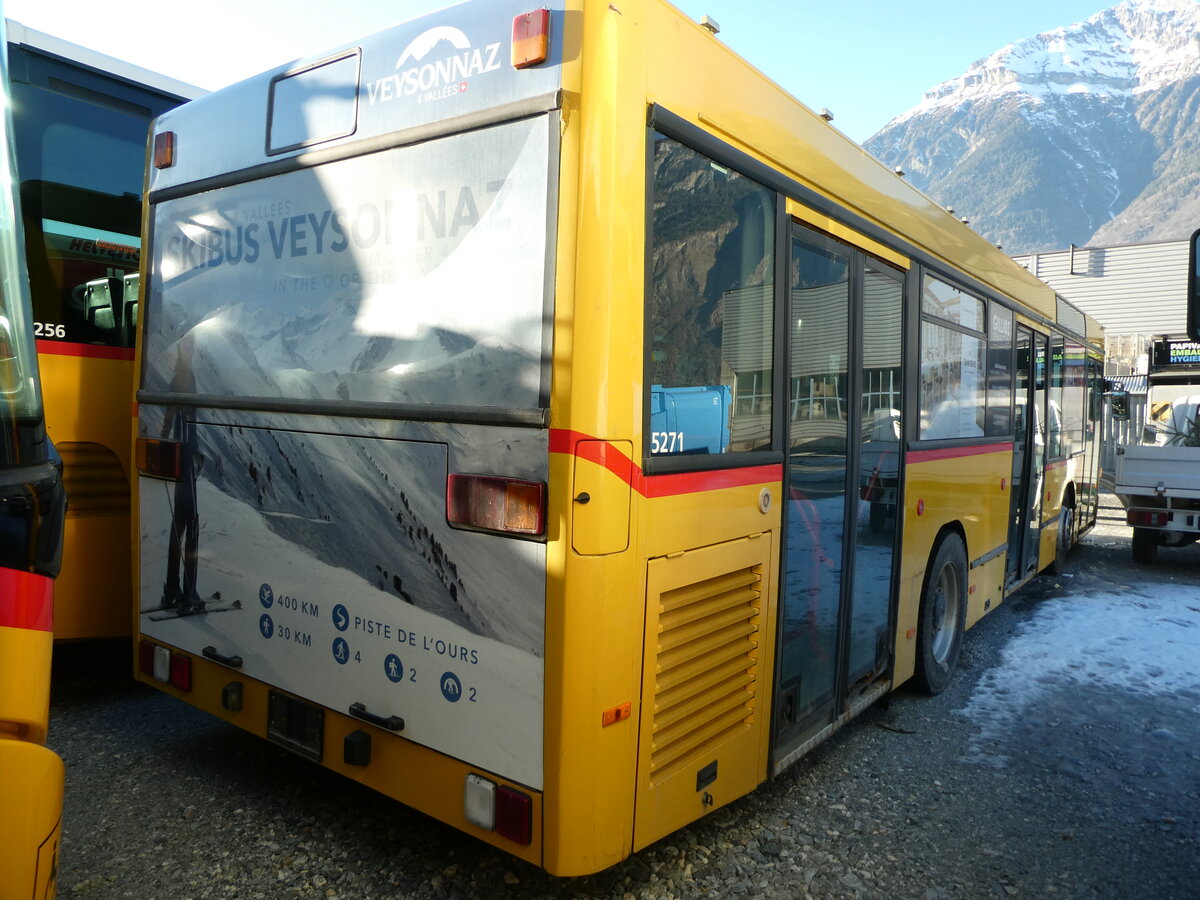 (232'384) - PostAuto Wallis - Nr. 17 - Mercedes (ex Theytaz, Sion; ex AAGL Liestal Nr. 57) am 23. Januar 2022 in Saxon, Garage Visa