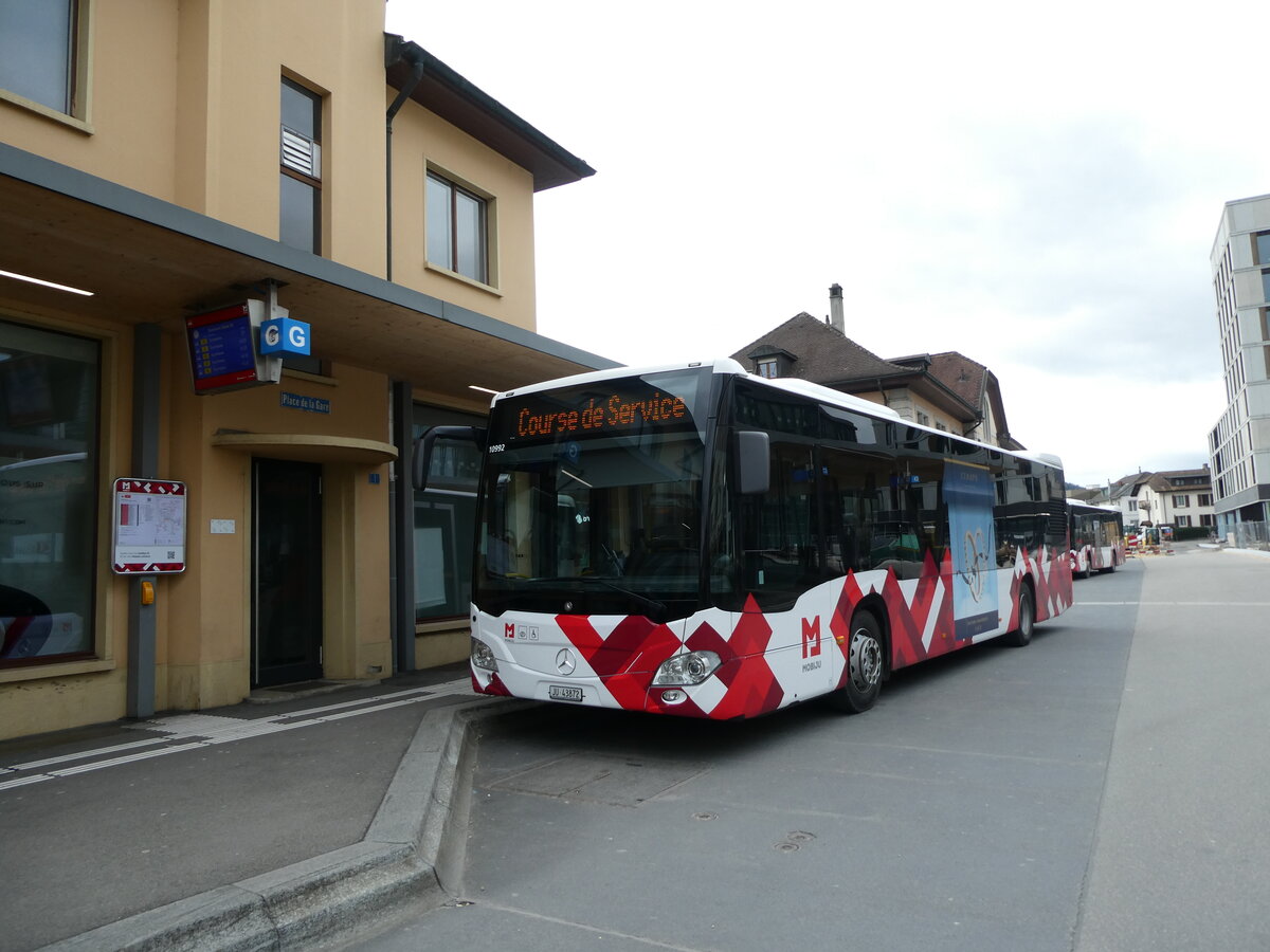 (232'666) - CarPostal Ouest - JU 43'865 - Mercedes am 6. Februar 2022 beim Bahnhof Delmont