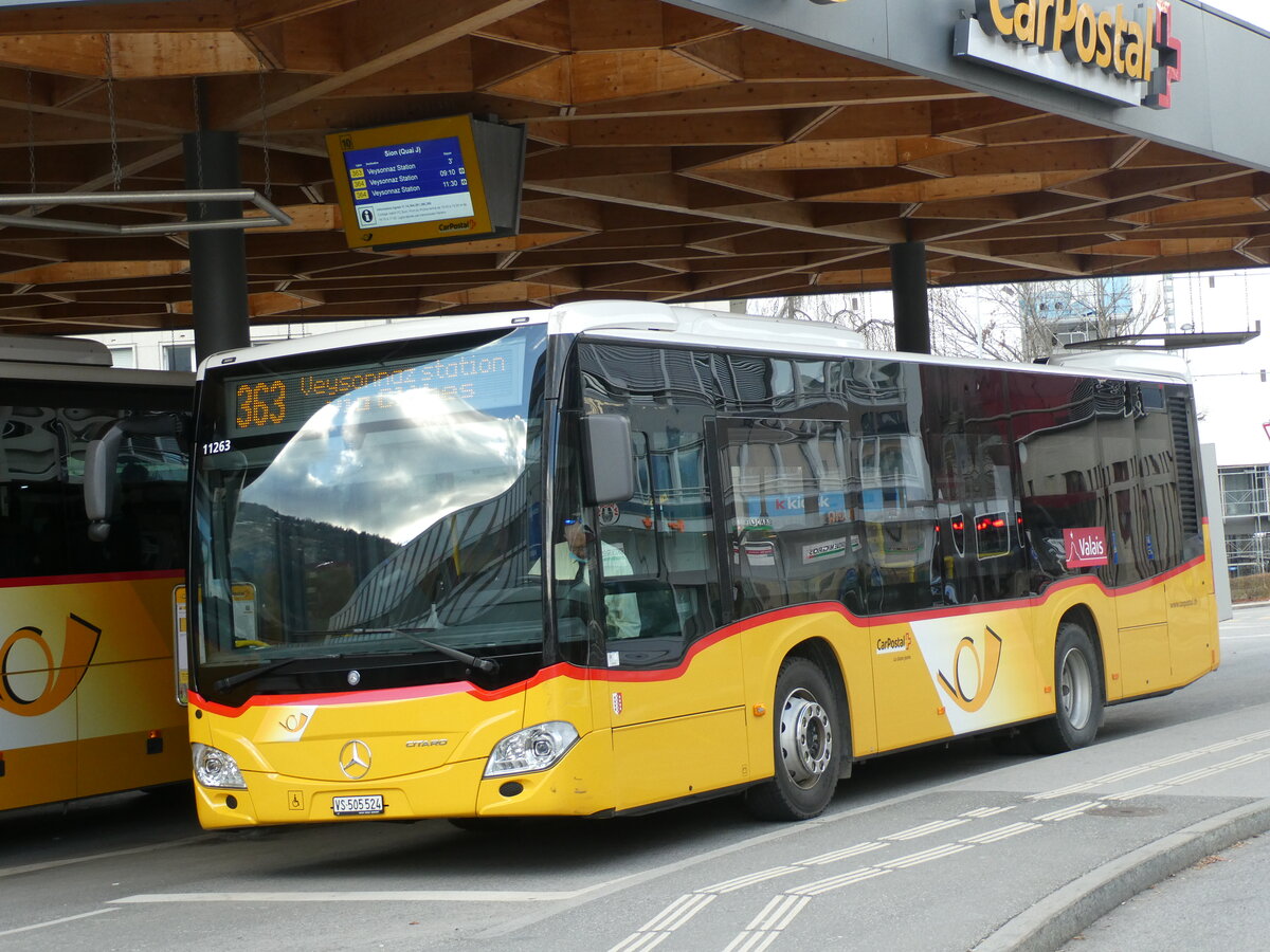 (232'999) - PostAuto Wallis - Nr. 43/VS 505'524 - Mercedes am 20. Februar 2022 beim Bahnhof Sion