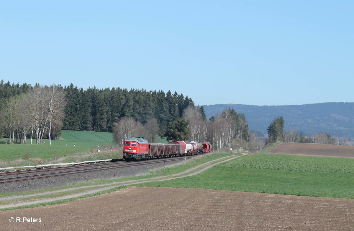 233 040-5 zieht zwischen Habnith und Neudes den 51612 Leipzig Engelsdorf - Nürnberg Frankenwald Umleiter. 21.04.16