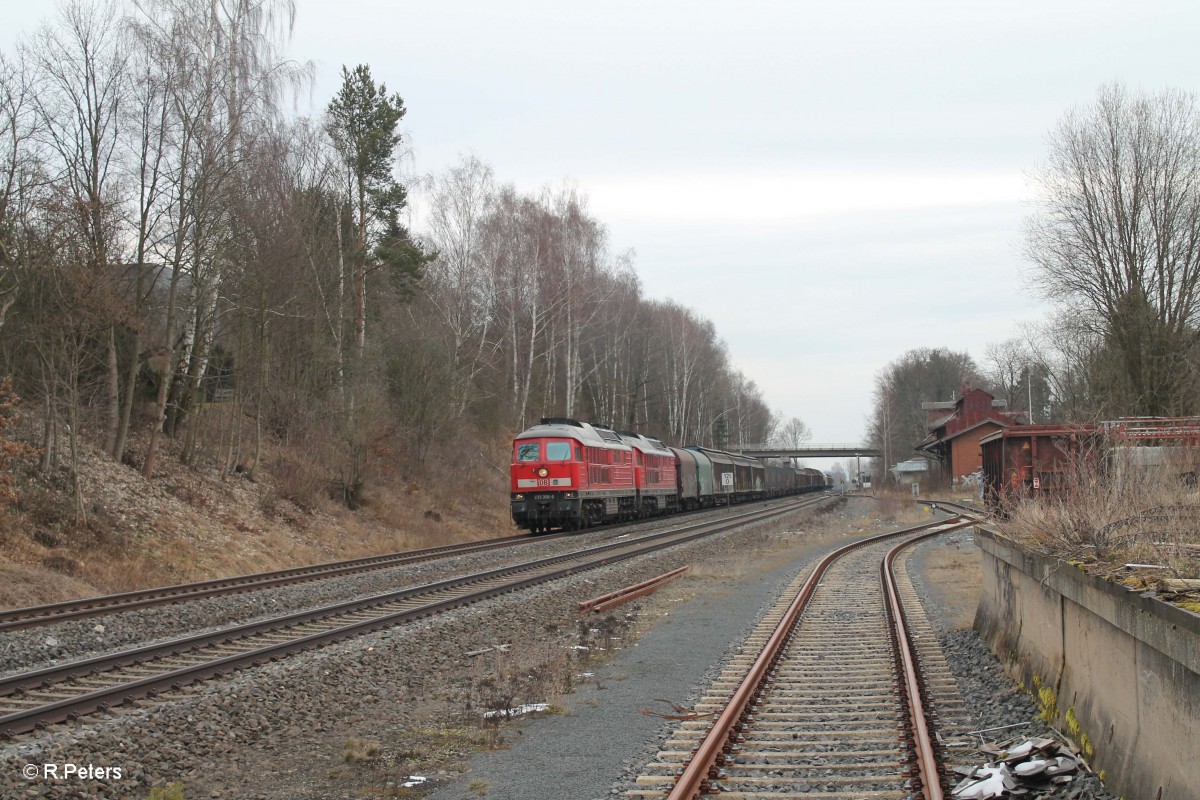 233 306-0 + 233 233 mit dem 51081 Seddin - Nürnberg bei der durchfahrt in Waldershof. 05.03.16