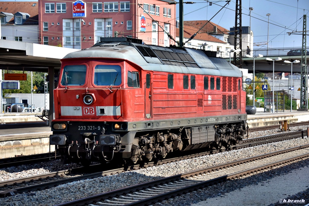 233 321-9 mußte warten auf weiterfahrt,im hbf regensburg,26.09.17