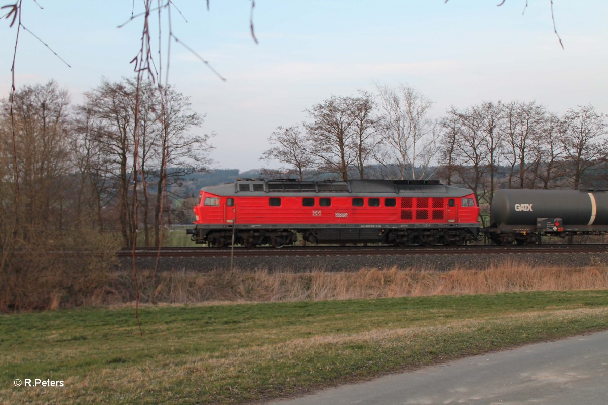 233 572-7 mit dem EZ51750 NN - NHO bei Lengenfeld. 26.03.14