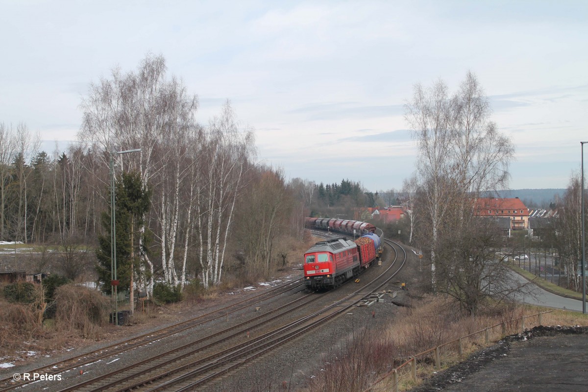 233 636-0 kommt mit dem EZ 51612 Leipzig Engelsdorf - Nürnberg bei der Einfahrt in Marktredwitz. 05.03.15