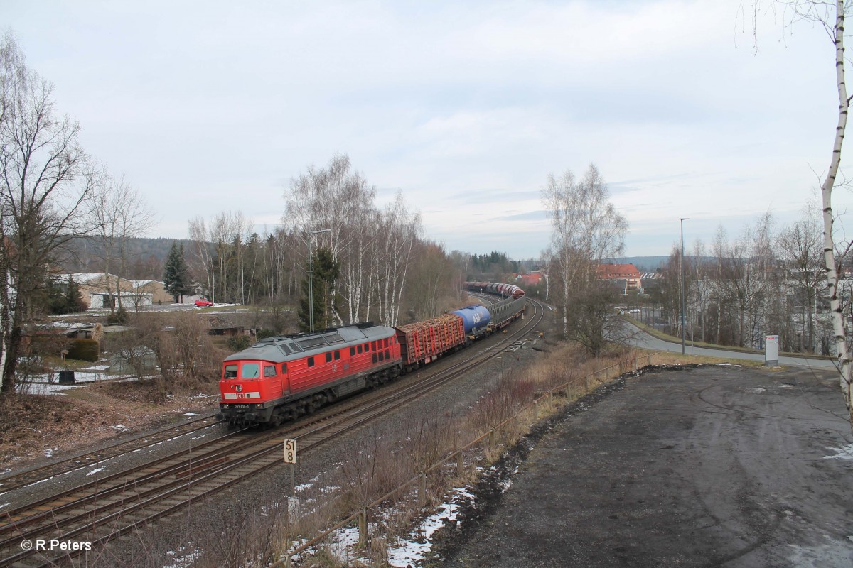 233 636-0 kommt mit dem EZ 51612 Leipzig Engelsdorf - Nürnberg bei der Einfahrt in Marktredwitz. 05.03.15