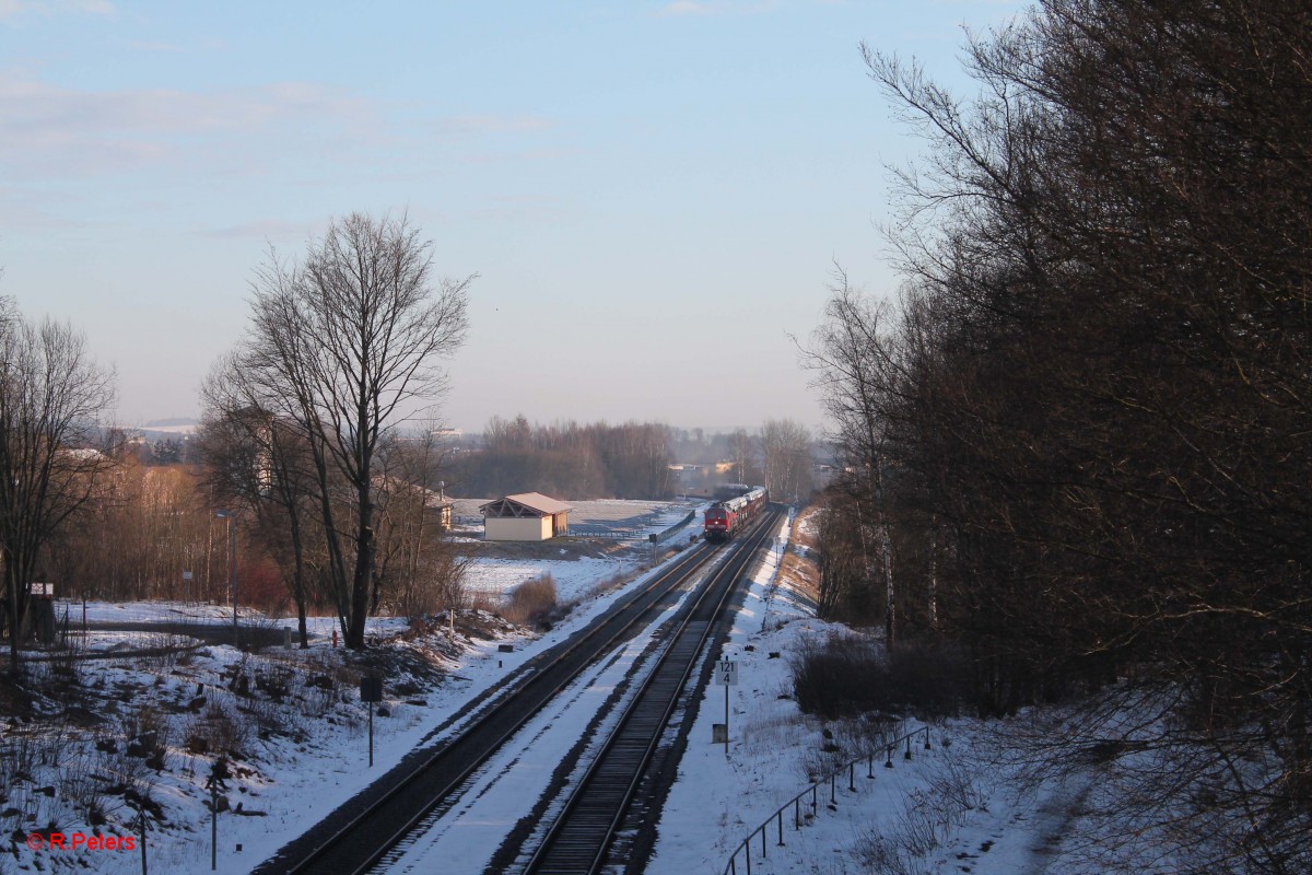 233 662-6 erreicht gleich Waldershof mit dem 51783 Zwickau - Nürnberg nach dem sie Marktredwitz hinter sich gelassen hat. 21.02.15