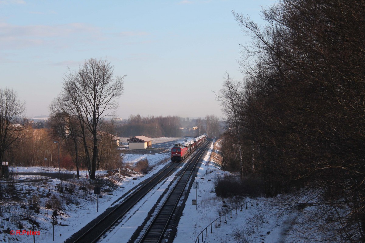 233 662-6 erreicht gleich Waldershof mit dem 51783 Zwickau - Nürnberg nach dem sie Marktredwitz hinter sich gelassen hat. 21.02.15