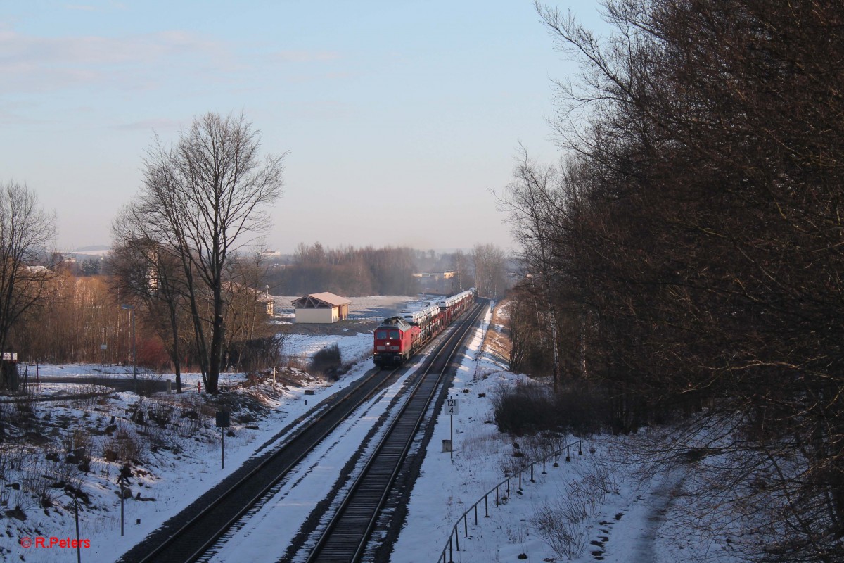 233 662-6 erreicht gleich Waldershof mit dem 51783 Zwickau - Nürnberg nach dem sie Marktredwitz hinter sich gelassen hat. 21.02.15