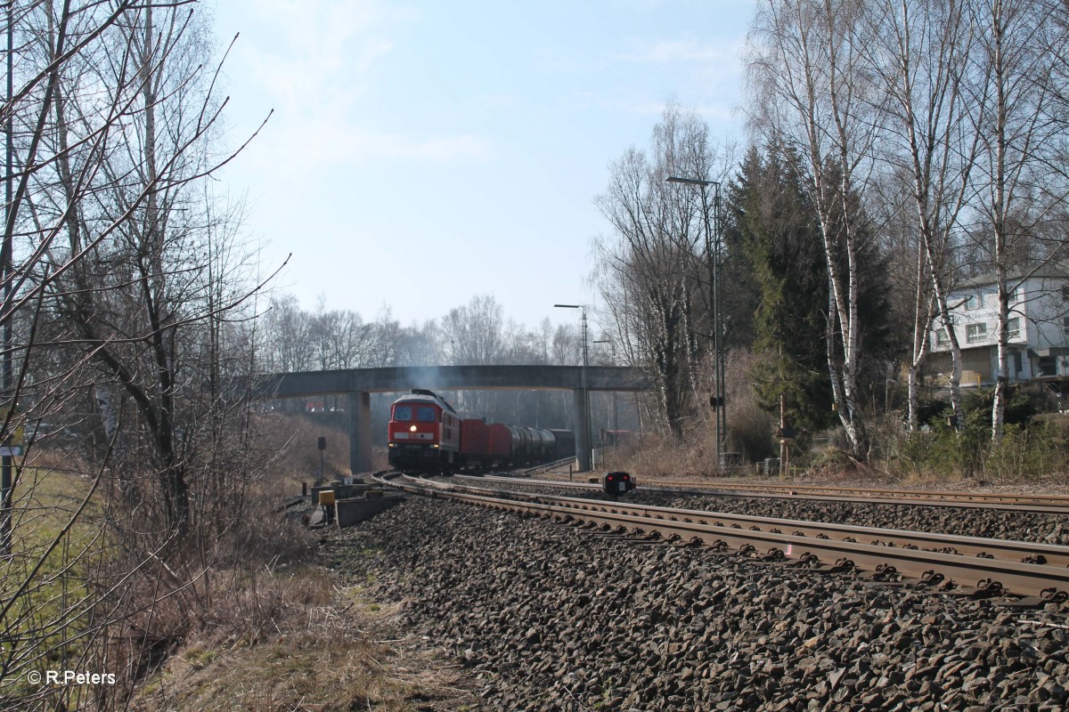 233 698-0 verlsst Marktredwitz mit dem 51712 Frankenwald-Umleiter Nrnberg - Leipzig Engelsdorf. 18.03.16