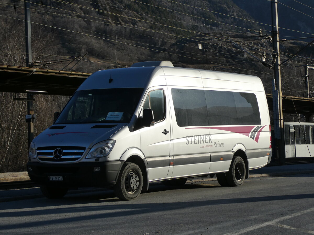 (233'132) - Steiner, Niedergesteln - VS 79'214 - Mercedes am 26. Februar 2022 beim Bahnhof Raron