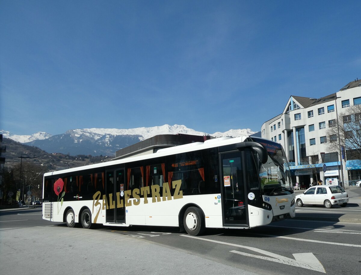 (233'428) - Ballestraz, Grne - VS 332'330 - VDL am 7. Mrz 2022 beim Bahnhof Sion