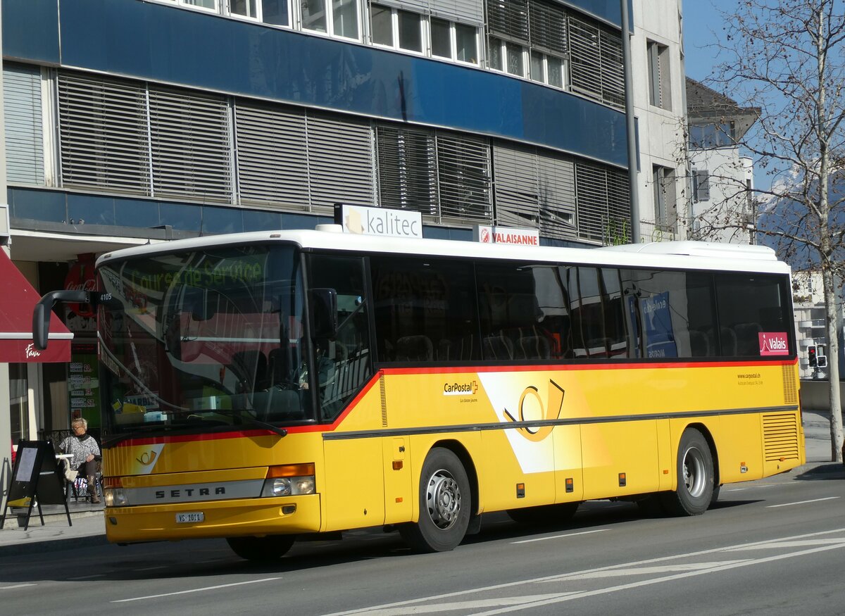 (233'437) - Evquoz, Erde - VS 1011 - Setra am 7. Mrz 2022 beim Bahnhof Sion