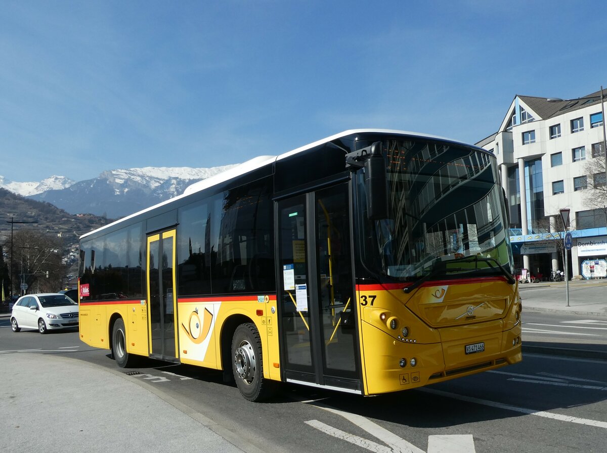 (233'445) - PostAuto Wallis - Nr. 37/VS 471'466 - Volvo am 7. Mrz 2022 beim Bahnhof Sion