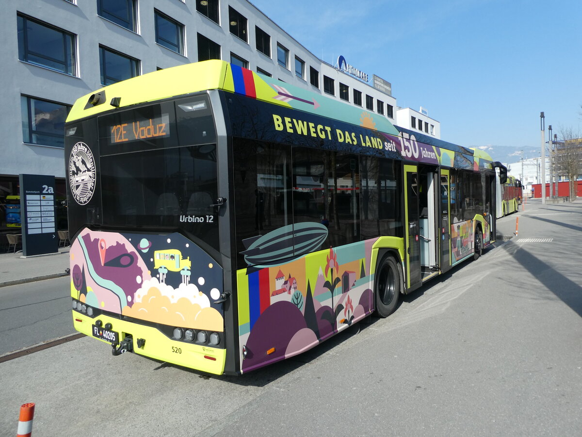 (233'560) - Aus Liechtenstein: BOS PS Anstalt, Vaduz - Br. 520/FL 40'205 - Solaris am 8. Mrz 2022 beim Bahnhof Sargans