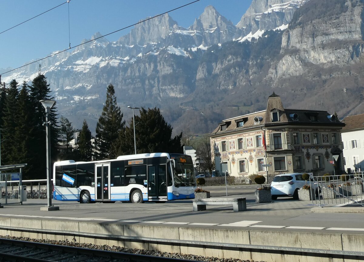 (233'579) - BSW Sargans - Nr. 329/SG 297'508 - Mercedes am 8. Mrz 2022 beim Bahnhof Walenstadt