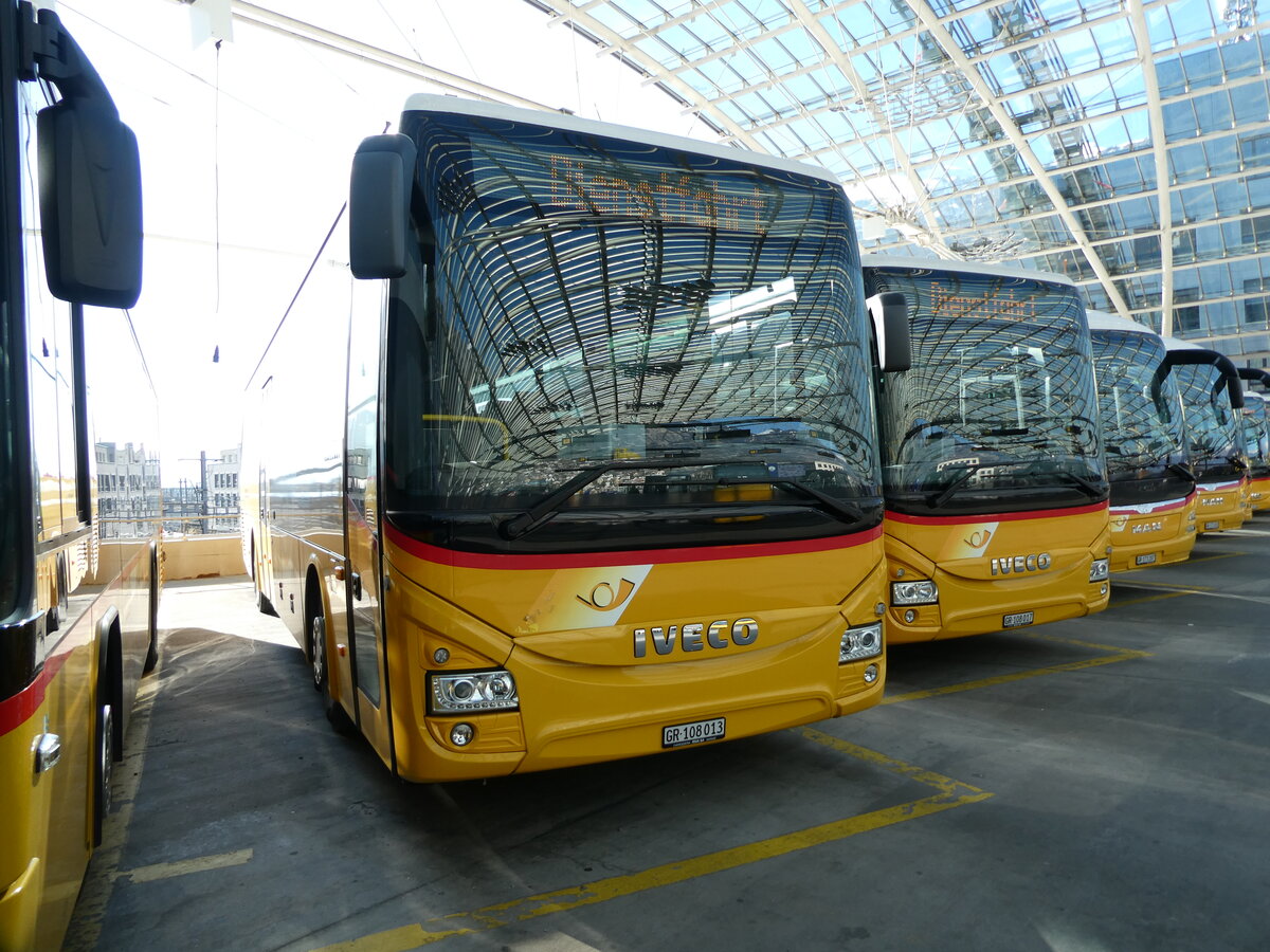 (233'605) - TpM, Mesocco - Nr. 13/GR 108'013 - Iveco am 9. Mrz 2022 in Chur, Postautostation