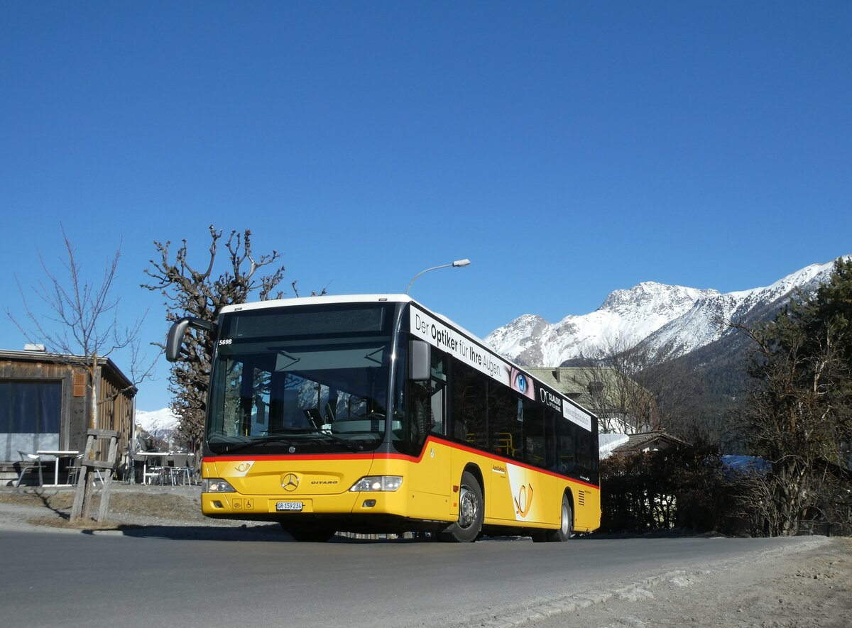 (233'703) - PostAuto Graubnden - GR 159'234 - Mercedes am 10. Mrz 2022 beim Bahnhof Scuol-Tarasp