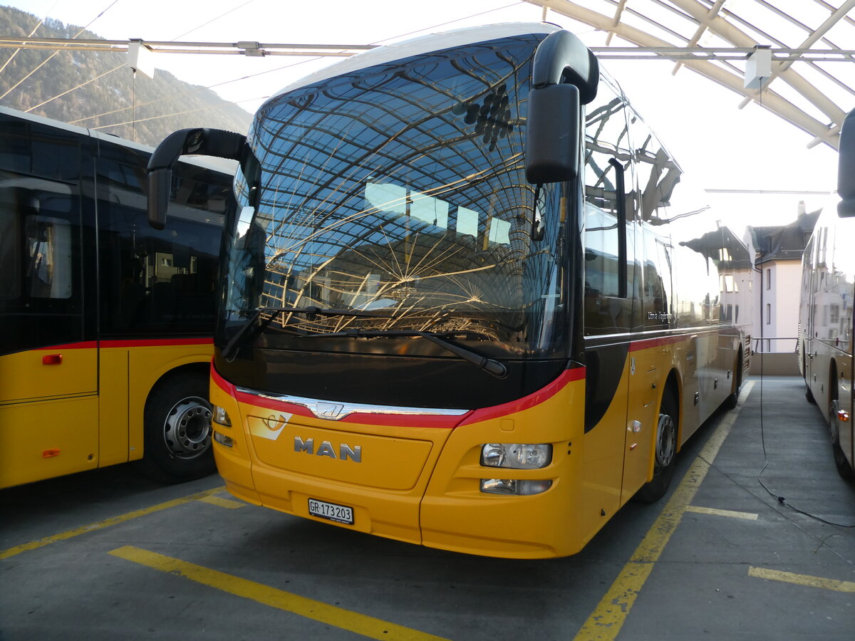 (233'726) - PostAuto Graubnden - GR 173'203 - MAN am 10. Mrz 2022 in Chur, Postautostation