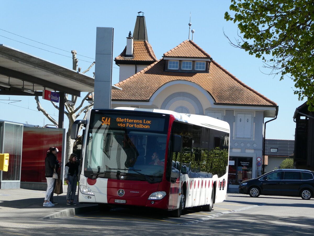 (234'726) - TPF Fribourg - Nr. 1045/FR 300'402 - Mercedes am 18. April 2022 beim Bahnhof Domdidier